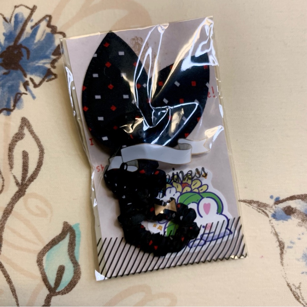 💜 Polka Dot Scrunchie - NWT